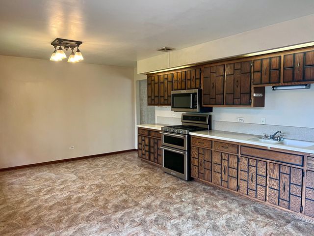 15035 Naughton Drive, South Holland, IL 60473