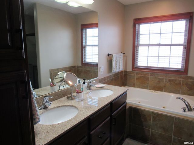 616 GARDEN Court, Chatham, IL 62629