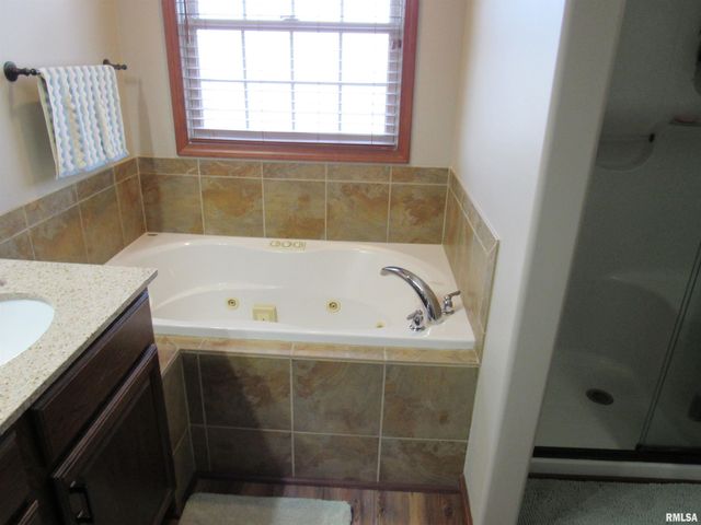 616 GARDEN Court, Chatham, IL 62629