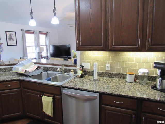 616 GARDEN Court, Chatham, IL 62629