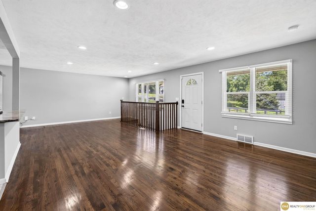 7629 Pinkney Street, Omaha, NE 68134
