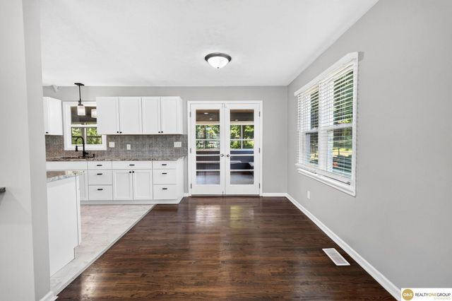 7629 Pinkney Street, Omaha, NE 68134