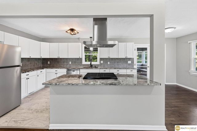 7629 Pinkney Street, Omaha, NE 68134