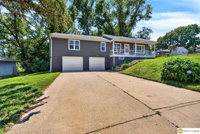 7629 Pinkney Street, Omaha, NE 68134