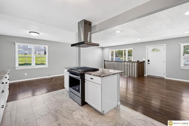 7629 Pinkney Street, Omaha, NE 68134
