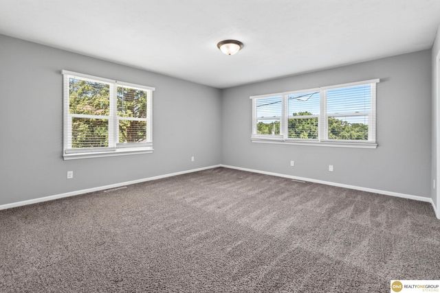 7629 Pinkney Street, Omaha, NE 68134