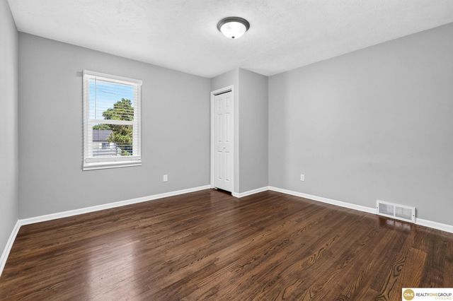 7629 Pinkney Street, Omaha, NE 68134