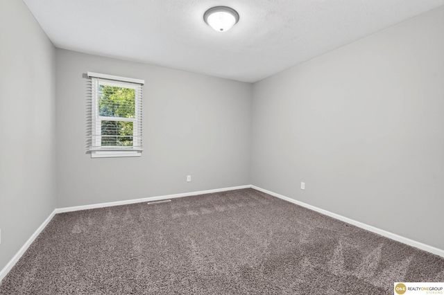 7629 Pinkney Street, Omaha, NE 68134