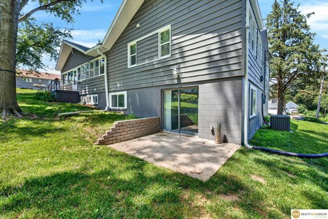 7629 Pinkney Street, Omaha, NE 68134