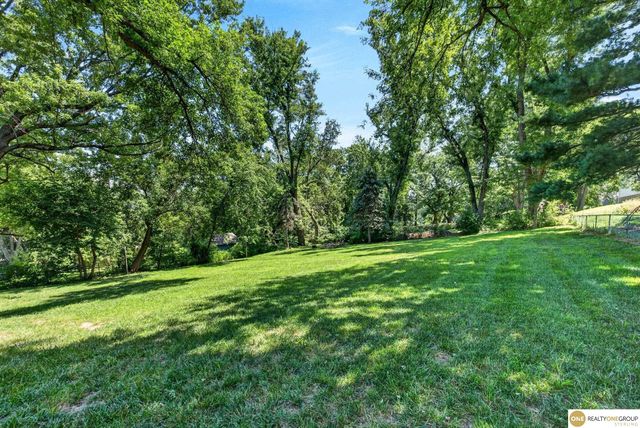 7629 Pinkney Street, Omaha, NE 68134