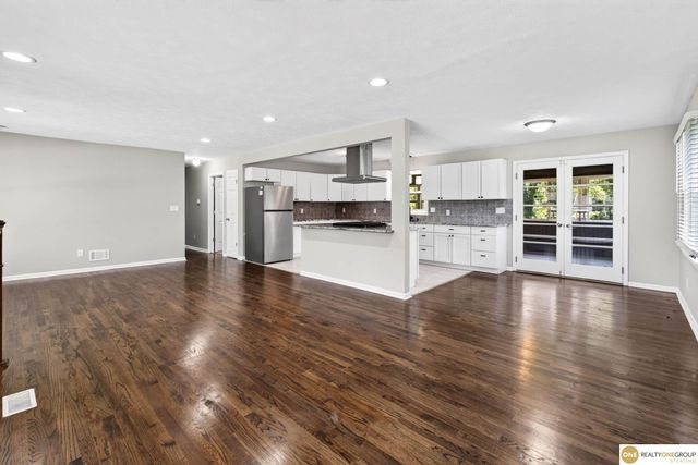 7629 Pinkney Street, Omaha, NE 68134