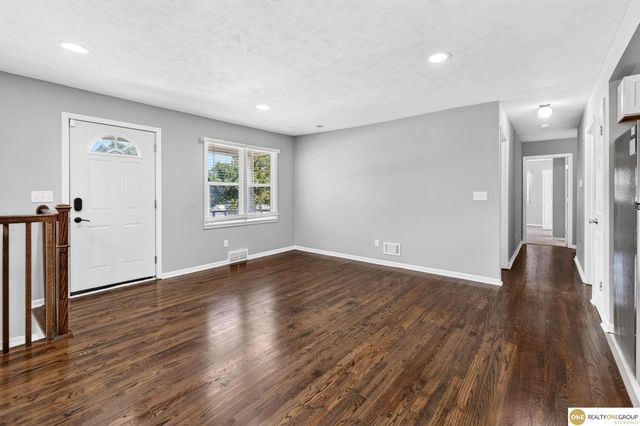 7629 Pinkney Street, Omaha, NE 68134