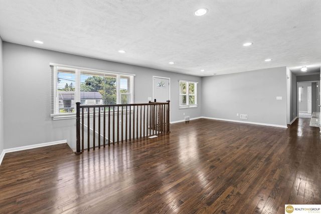 7629 Pinkney Street, Omaha, NE 68134