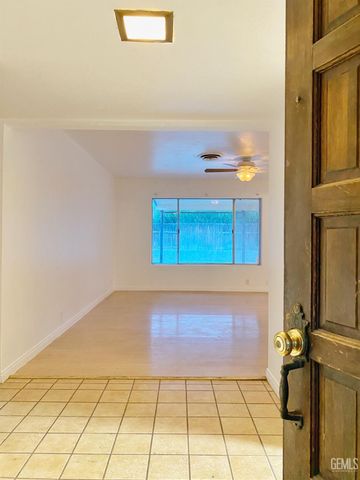 7000 Setter Court, Bakersfield, CA 93309