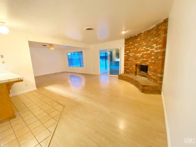 7000 Setter Court, Bakersfield, CA 93309