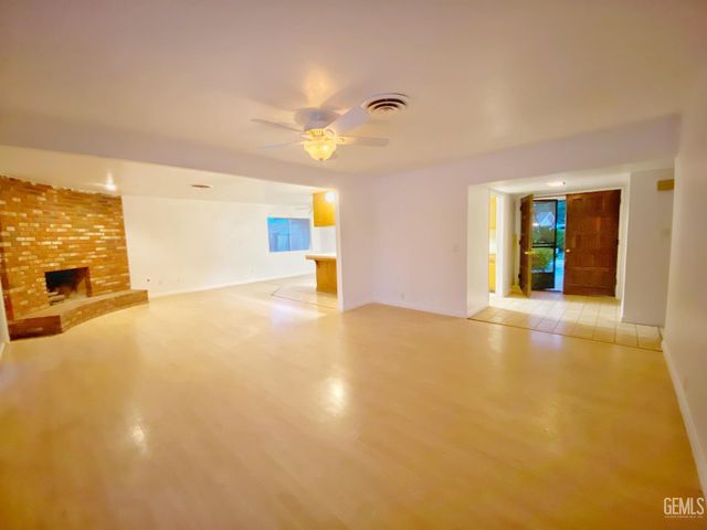 7000 Setter Court, Bakersfield, CA 93309