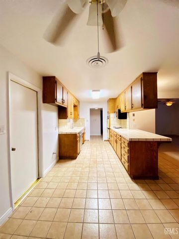 7000 Setter Court, Bakersfield, CA 93309