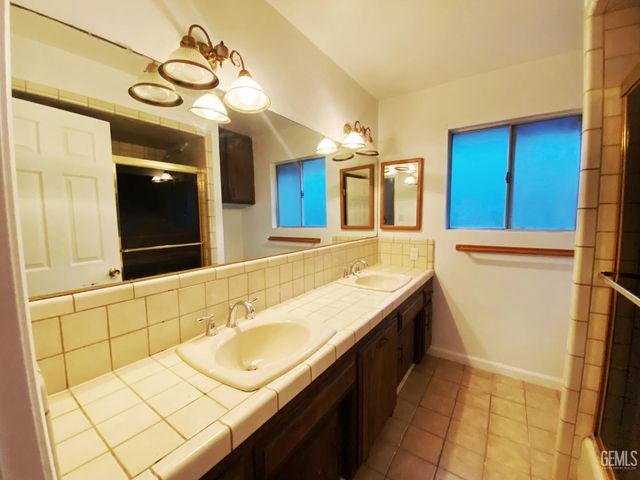 7000 Setter Court, Bakersfield, CA 93309