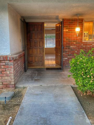 7000 Setter Court, Bakersfield, CA 93309