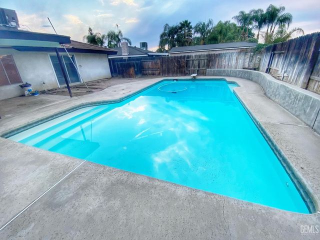 7000 Setter Court, Bakersfield, CA 93309