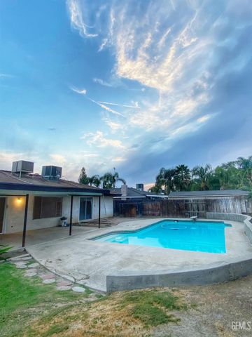 7000 Setter Court, Bakersfield, CA 93309