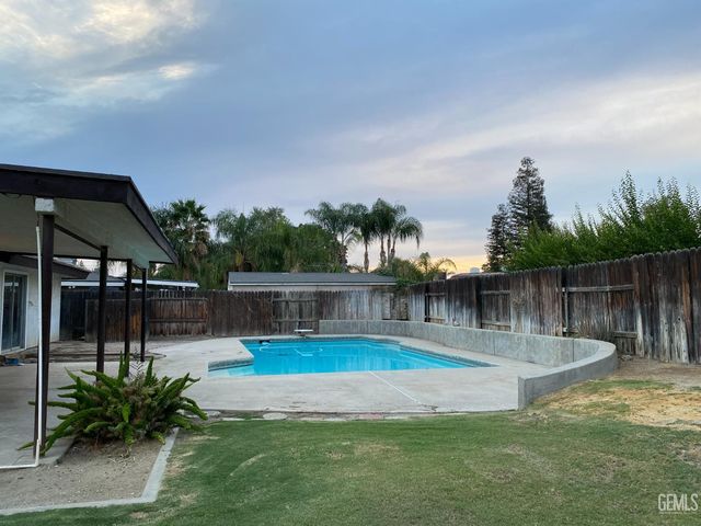 7000 Setter Court, Bakersfield, CA 93309