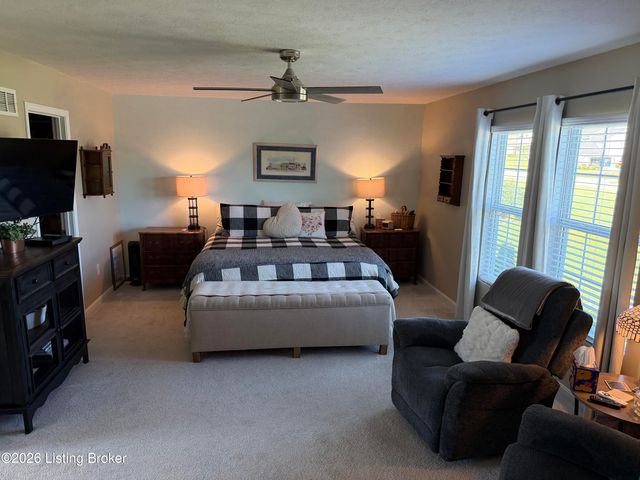 1002 Heron Cove, La Grange, KY 40031
