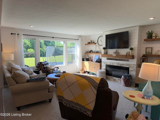 1002 Heron Cove, La Grange, KY 40031