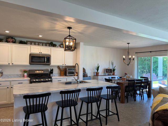 1002 Heron Cove, La Grange, KY 40031