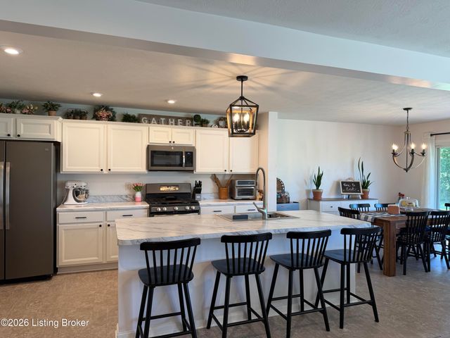 1002 Heron Cove, La Grange, KY 40031
