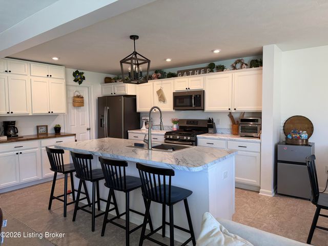1002 Heron Cove, La Grange, KY 40031