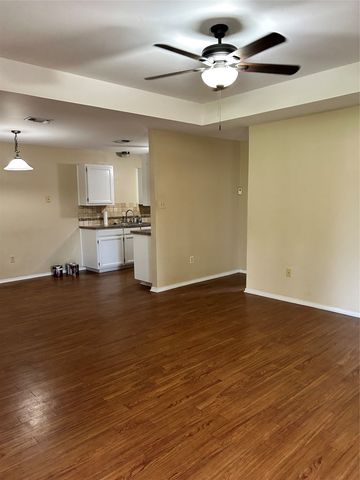 6532 Central Avenue, North Richland Hills, TX 76182