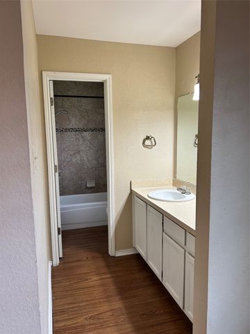 6532 Central Avenue, North Richland Hills, TX 76182