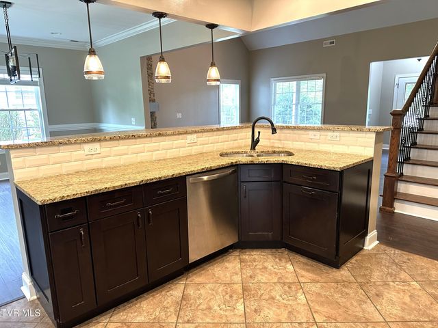 2728 Edinburgh Channel Road, Kingsport, TN 37664