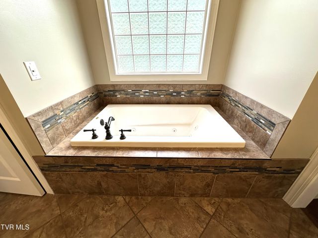 2728 Edinburgh Channel Road, Kingsport, TN 37664