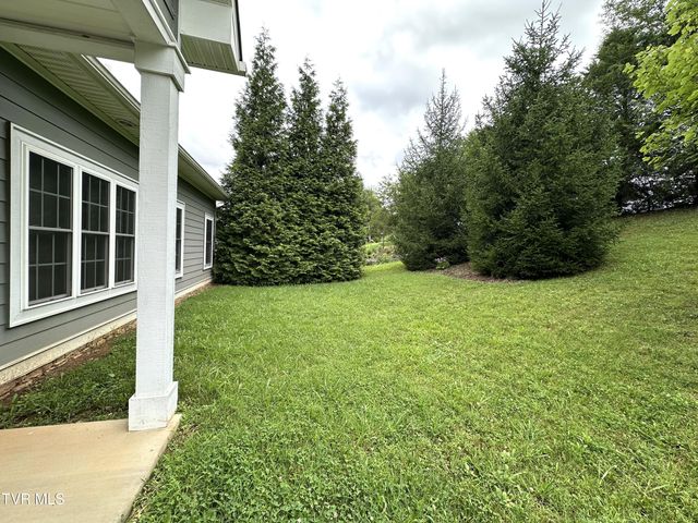 2728 Edinburgh Channel Road, Kingsport, TN 37664
