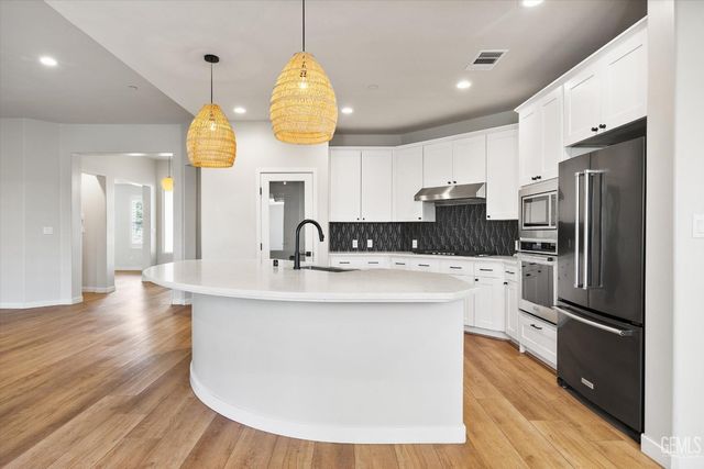 11621 Claret Court, Bakersfield, CA 93311