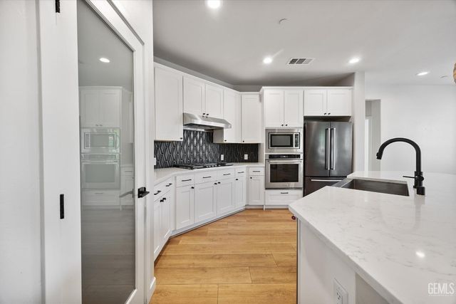 11621 Claret Court, Bakersfield, CA 93311