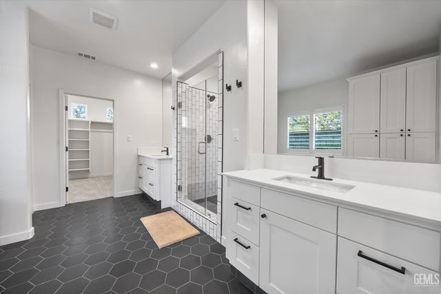 11621 Claret Court, Bakersfield, CA 93311