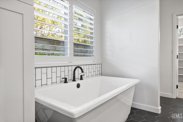 11621 Claret Court, Bakersfield, CA 93311