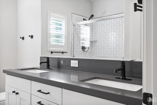 11621 Claret Court, Bakersfield, CA 93311