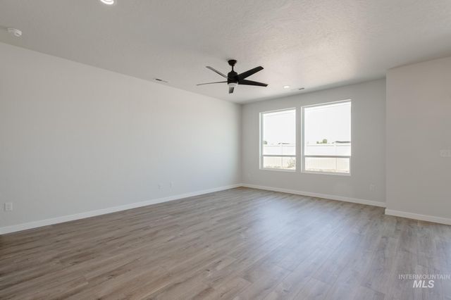 10549 W Tinder St, Star, ID 83669