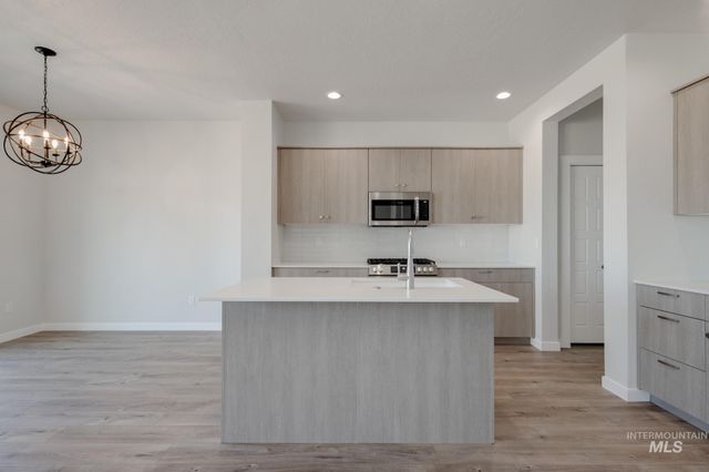 10549 W Tinder St, Star, ID 83669