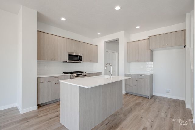 10549 W Tinder St, Star, ID 83669