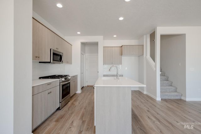 10549 W Tinder St, Star, ID 83669