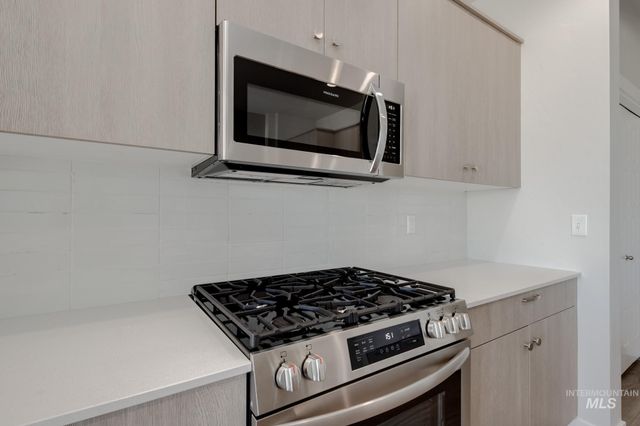 10549 W Tinder St, Star, ID 83669