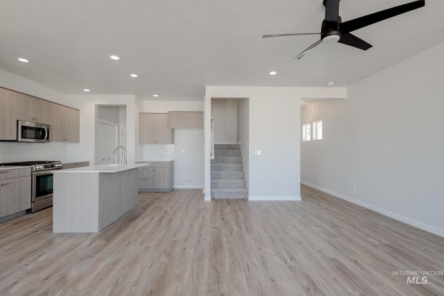 10549 W Tinder St, Star, ID 83669