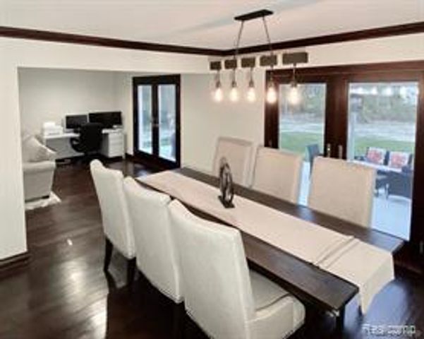 4077 Lincoln Road, Bloomfield Hills, MI 48301