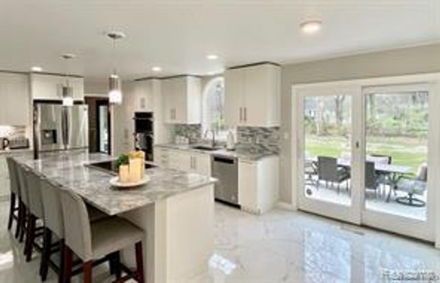 4077 Lincoln Road, Bloomfield Hills, MI 48301