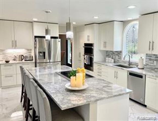 4077 Lincoln Road, Bloomfield Hills, MI 48301